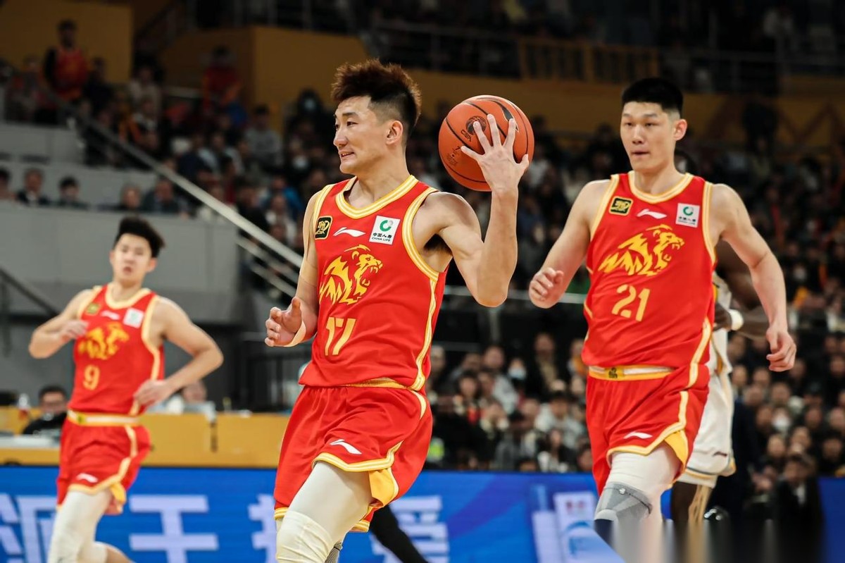 周琦、王哲林、孙铭徽、赵继伟等老牌悍将纷纷落榜！CBA国内最佳阵容一...