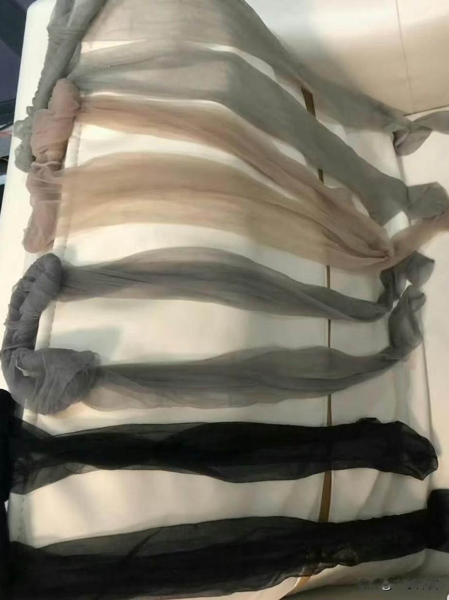 为什么脱丝袜，丝袜会卷起来