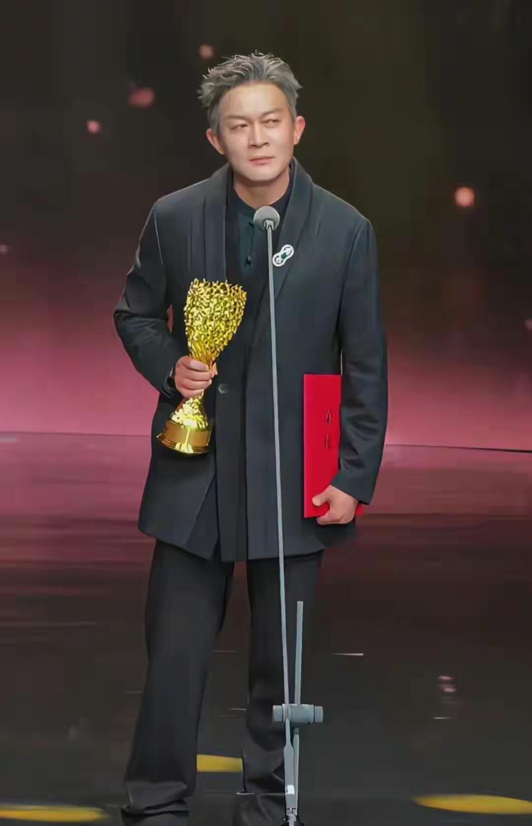 就一个“最佳男配角”奖，能把人笑掉大牙！杨志刚拿到手都懵了吧？明明在《唐