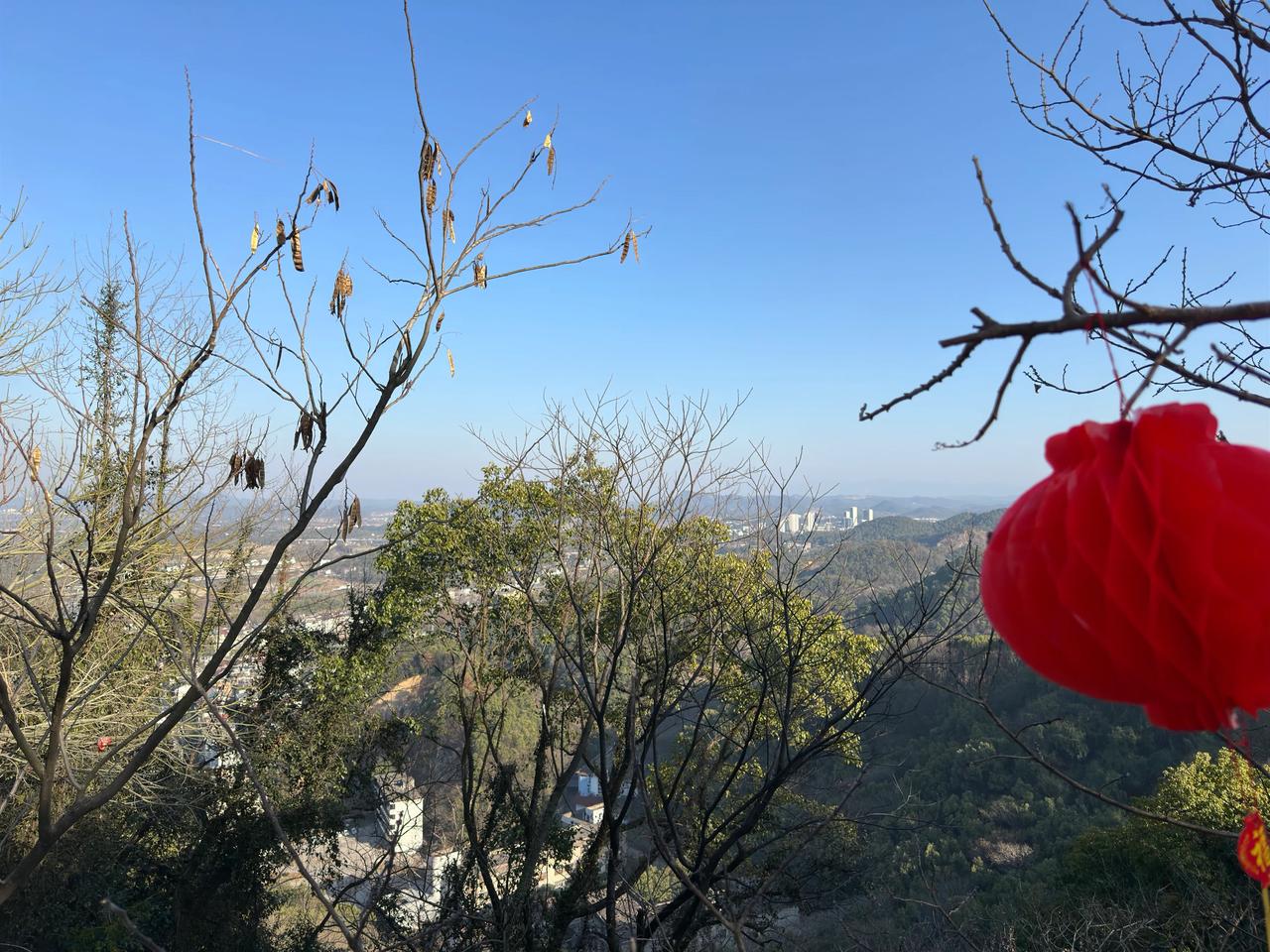 年初二，大姐的计划是回乡下老家去舅舅阿姨家拜年，她昨晚致电于我跟我商量，因为大姐