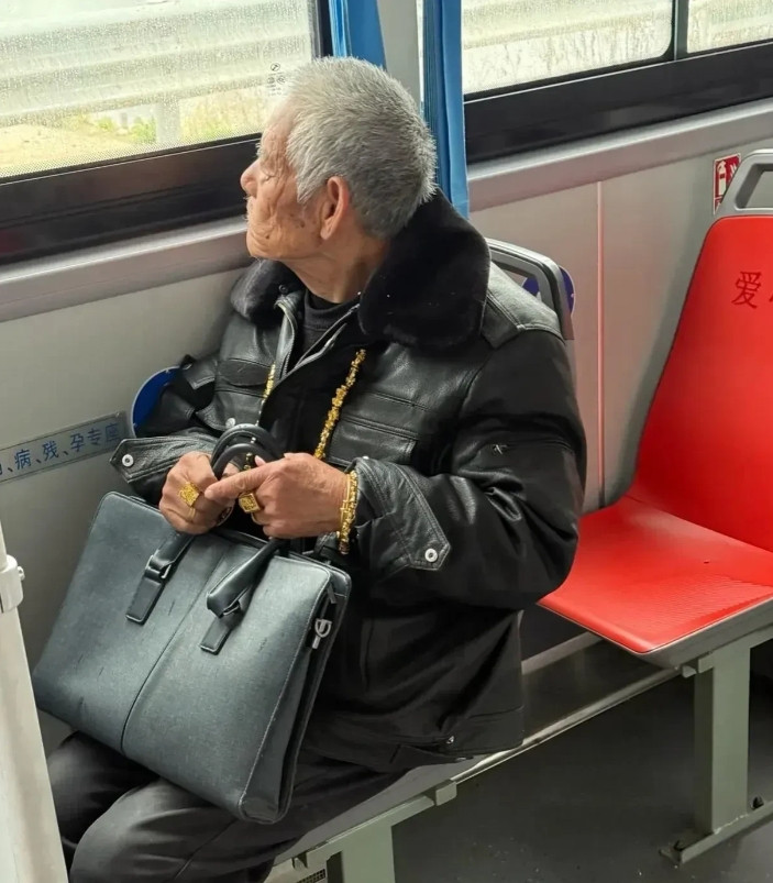 你以为大爷是炫富，这只是人家的日常。
