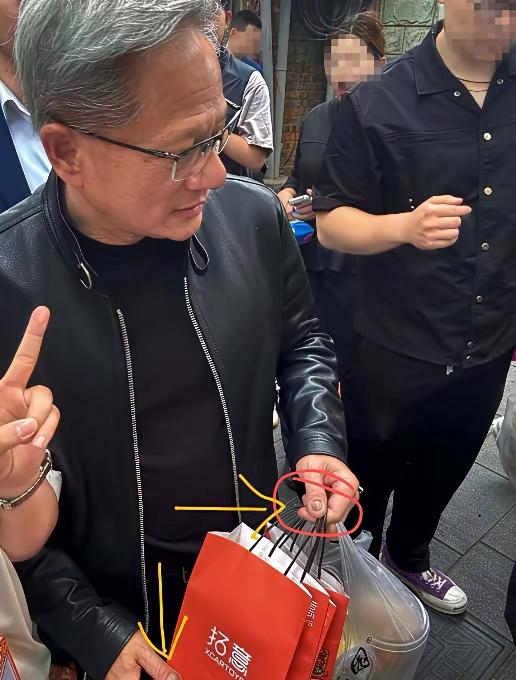 黄仁勋说他自己扫过厕所，扫过很多厕所，看他的手指甲就看出来了。他十几岁的时候扫厕