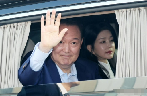 突发消息！韩国担心尹锡悦逃跑，或准备再次将其逮捕羁押！刚刚，韩国多家媒体发布快