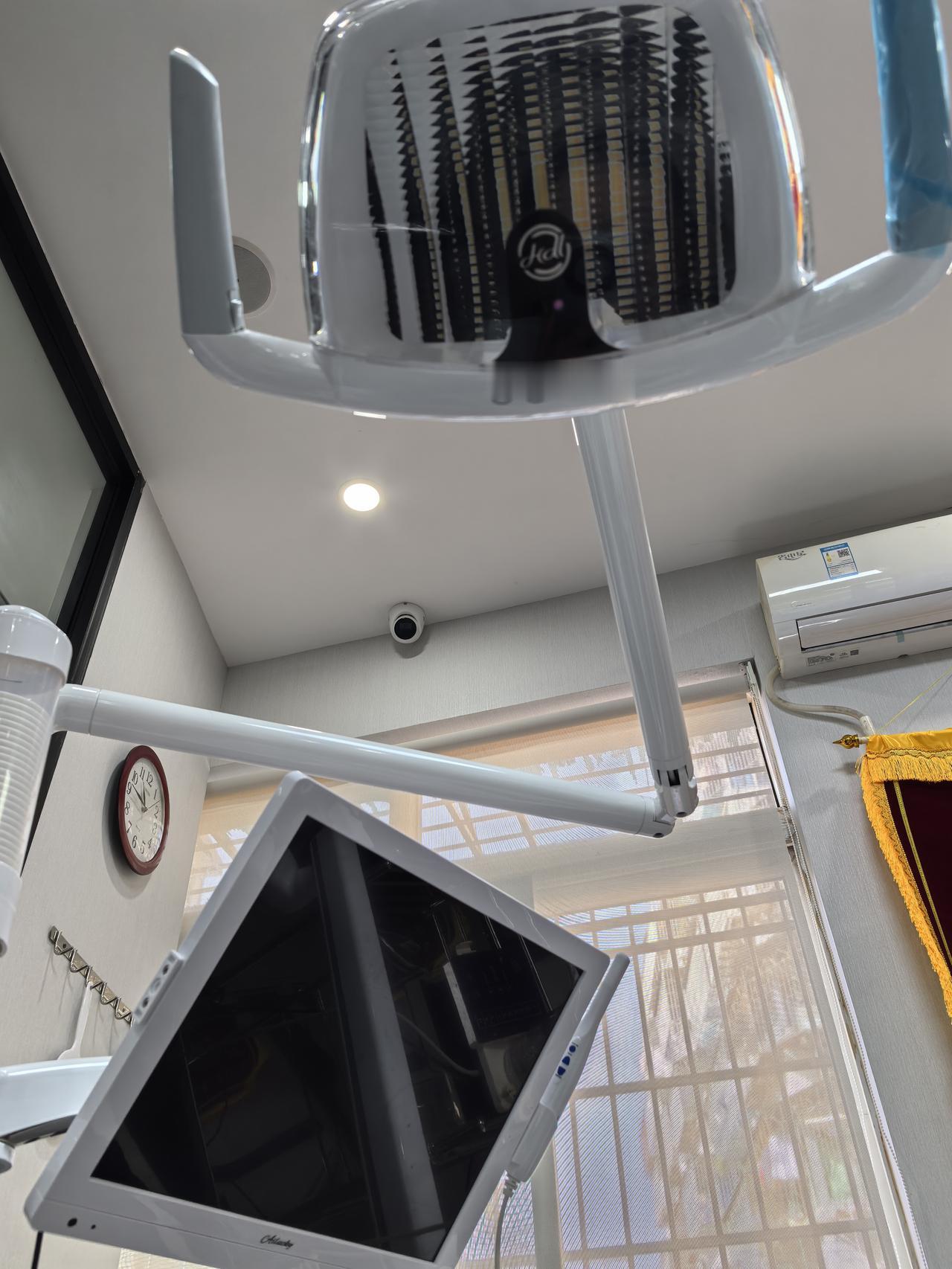 自从下决心系统的治疗牙齿后，左上的大牙经历了抽牙神经，埋药治理，再打开再埋药，这