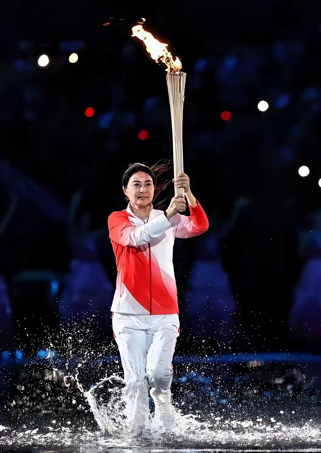 谁能想到全运会火炬传递现场，最炸的不是明星大腕，而是霍家这位“低调王者”？