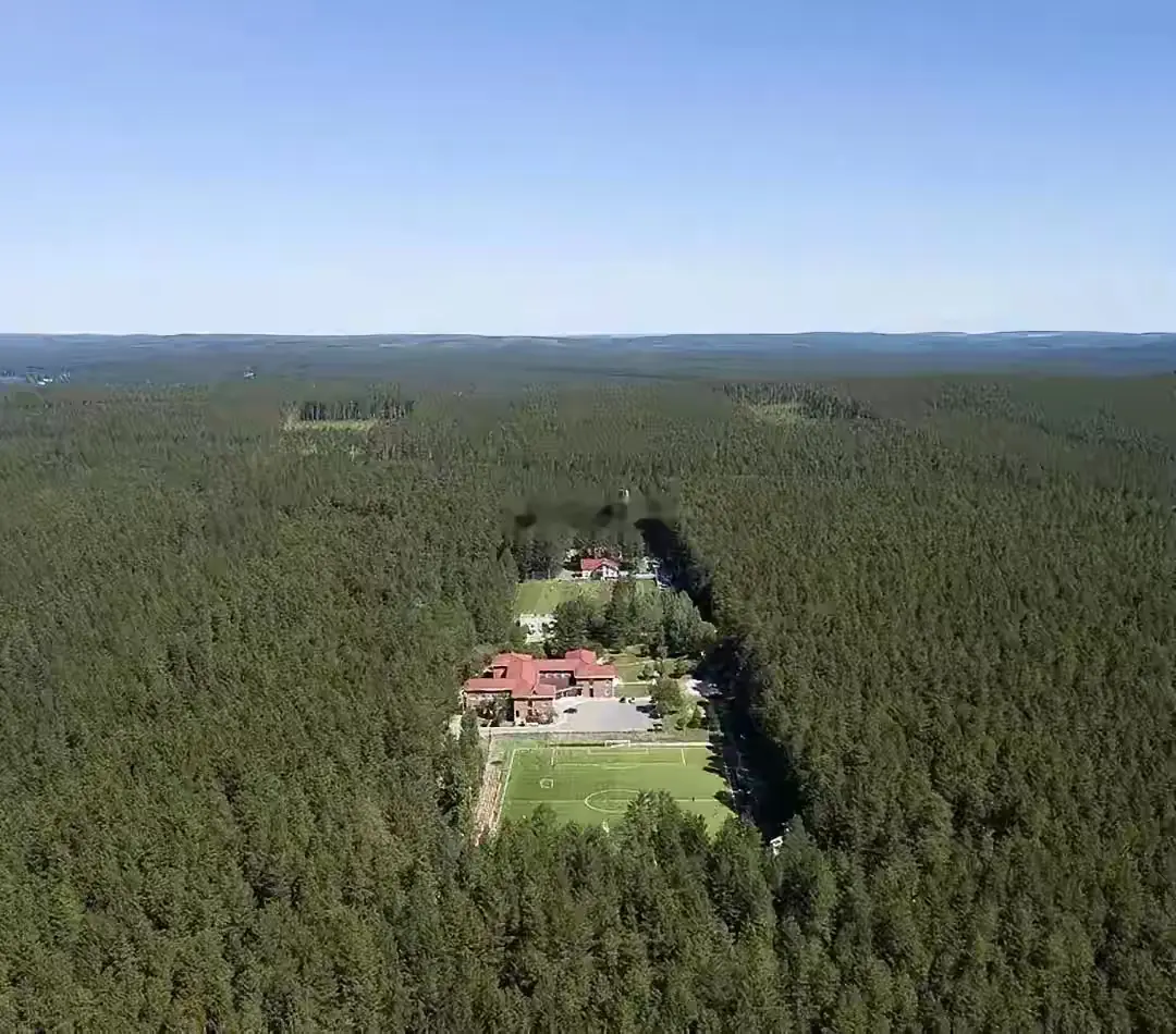 让你住在这里一个月，给你五万，你愿意吗？