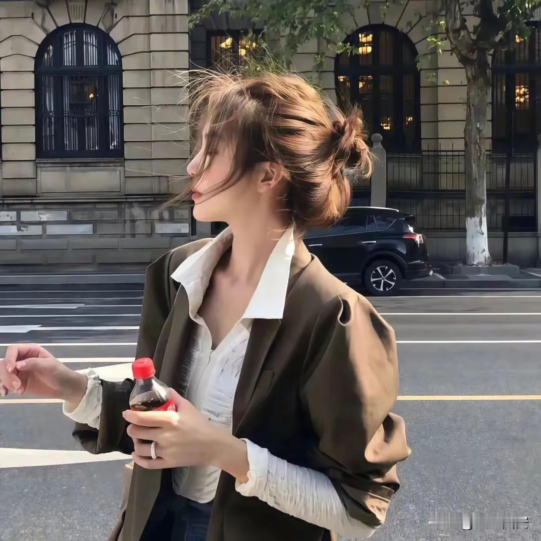 什么是美好的生活？美好生活就是自己感受第一位，把自己照顾的舒舒服服。把
