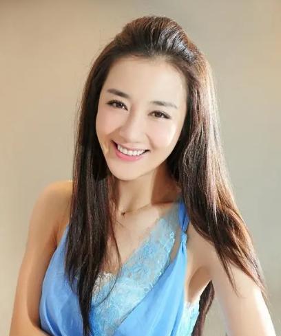 2014年，叶璇的狗将李依晓咬伤，差点毁容，事后叶璇称已经取得对方的谅解，并且两