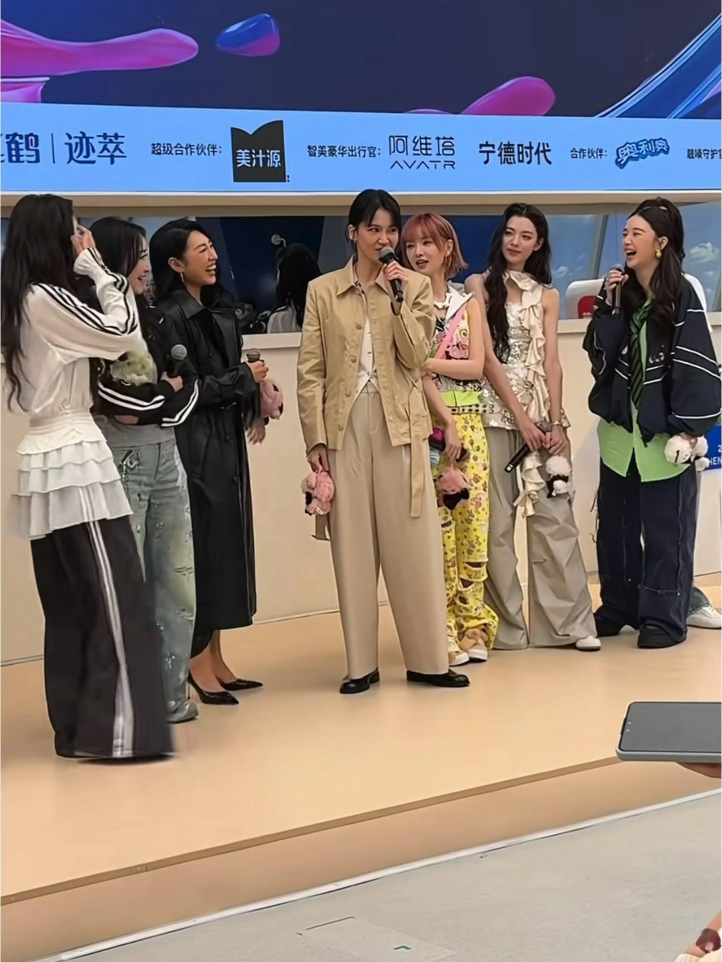 服了…能别写这种东西了吗，人家比赛后第二天有互动好吗，有说有笑的…阚清子孙怡还没