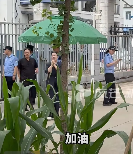 626会前后，各种微斜使向徐瑶方，包括保护李老师的姜儒甲的哥哥，都受到了微斜，恐