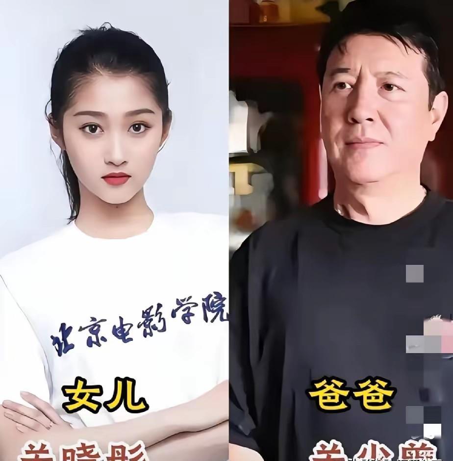 一张偷拍照，炸了整个圈。刘德华女儿15岁，鼻子高得像复刻，眼神深得吓人。嘴角