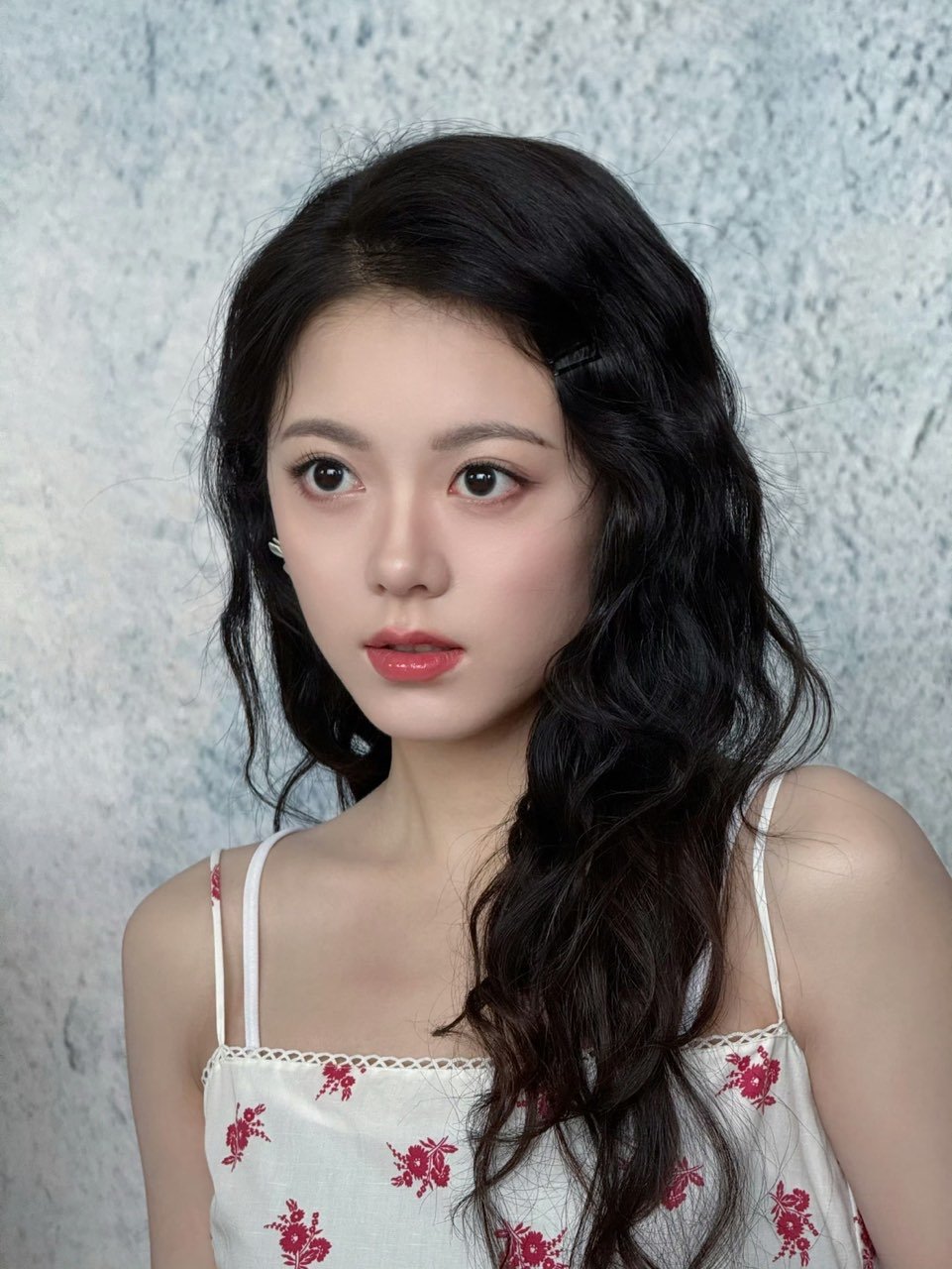 赵今麦樱桃少女赵今麦樱桃吊带裙甜甜的樱桃少女麦！​​​