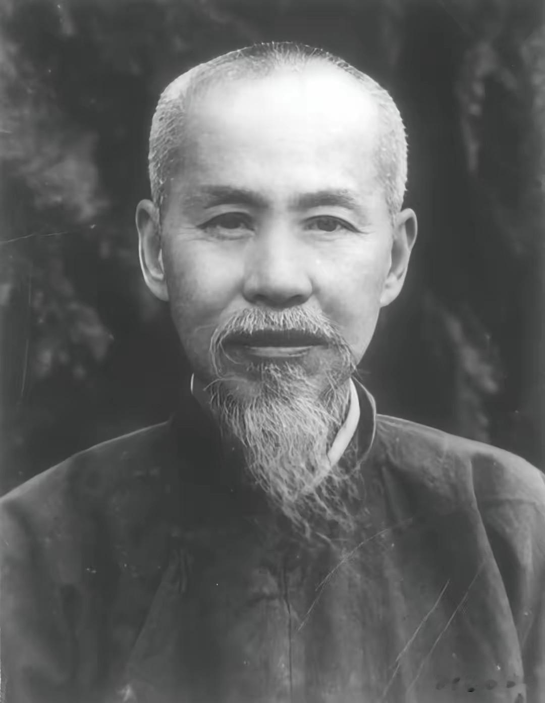 哲学家说：“当你有了一定的洞察力之后，一定要学会闭嘴，不要去帮任何人分析事情。老