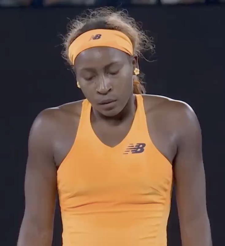 烂白菜杀疯了，第一盘上来连破高芙三个发球局，把高芙打蒙了……高芙首盘梦游，1-