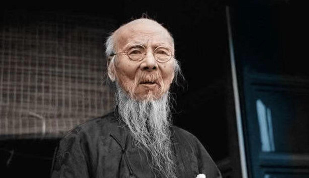 1957年，93岁高龄的齐白石闹着再婚，朋友给他介绍了一个44岁的女人，他勃然大