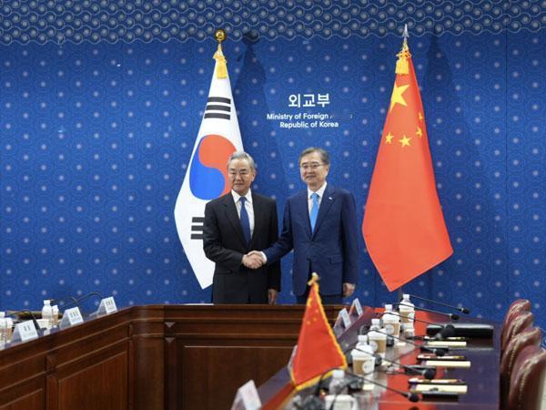 谈妥了，王毅一句话定调中韩关系，同日朝鲜表态，“敌对政策”摆上台面王毅8月1
