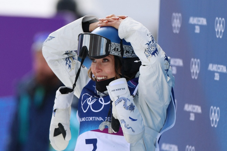 领军人物! 谷爱凌夺中国队本届冬奥首枚银牌, 个人冬奥已拿2金2银