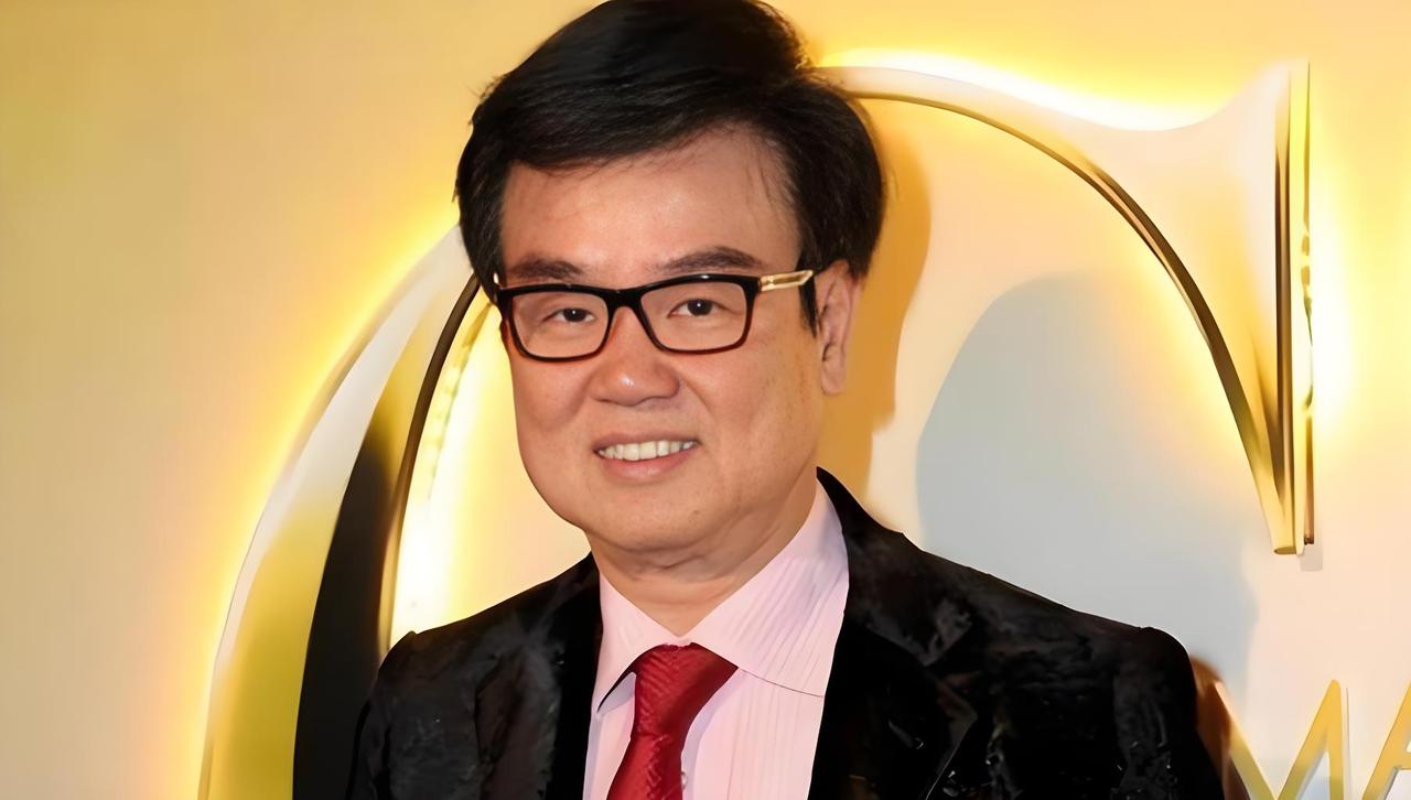 79岁香港知名演员黄百鸣定罪，最高判10年监禁，罚款1000万。一个带给我们
