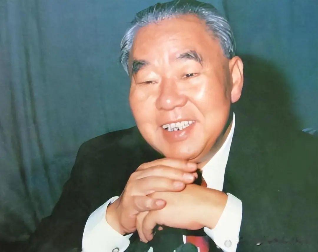 他曾任唐山市委书记，升任河北省省长，深耕河北工业、地方经济建设，后调任辽宁省长，