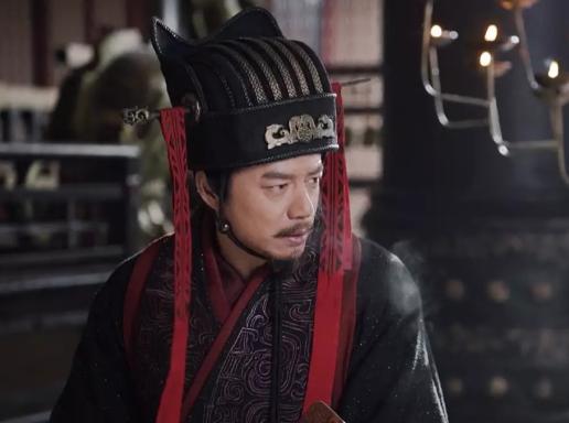 公元前238年，秦始皇车裂了母亲赵姬的男宠嫪毐，摔死了她和嫪毐生的两个儿子。赵姬