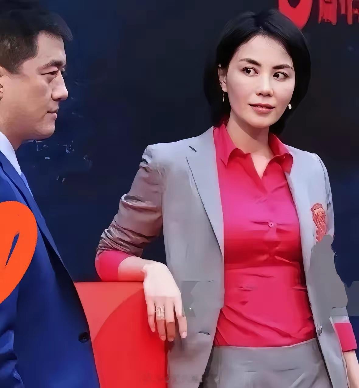 李亚鹏开的民宿，​王菲住了一晚上，没有免费，果盘都没有一个，优惠打折也没有，李亚鹏也没有亲自招待，就