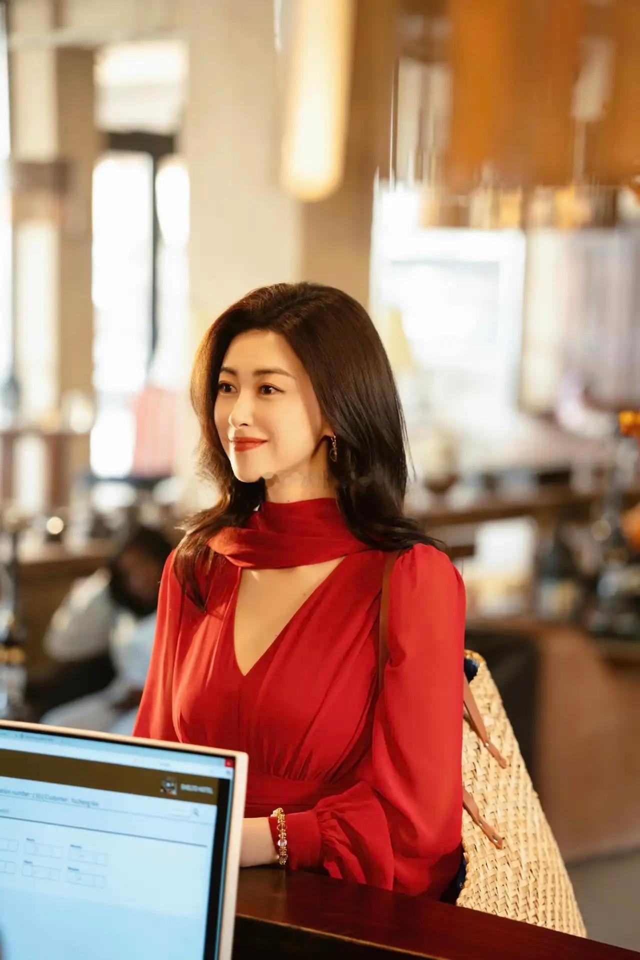 钟汉良第一次和朱珠合作在采访中他说了一个大实话。他说，朱珠根本不是电视里的那样。