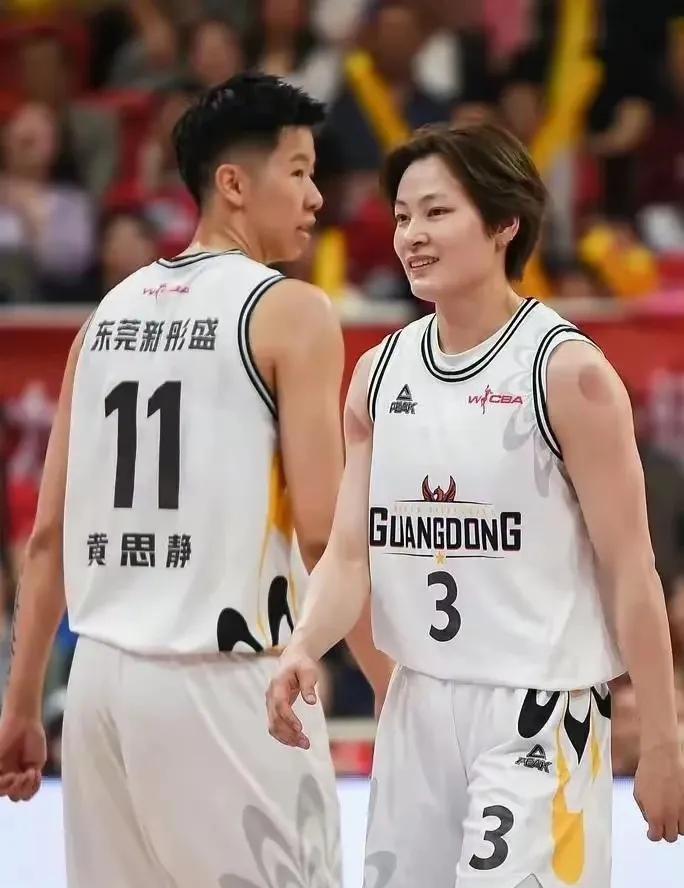 宫导表扬了黄思静！昨晚，在与波黑的第二场热身赛打完之后，宫导带杨舒予出席了记者