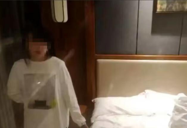 湖南，一个老头刚刚取了1800多块钱，路上遇见一个陌生女人主打搭讪，说是20块钱
