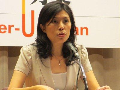 见过帮人站台拉票的，但没见过直接把对手逼进死胡同的。10月9日一早，台北国民党中