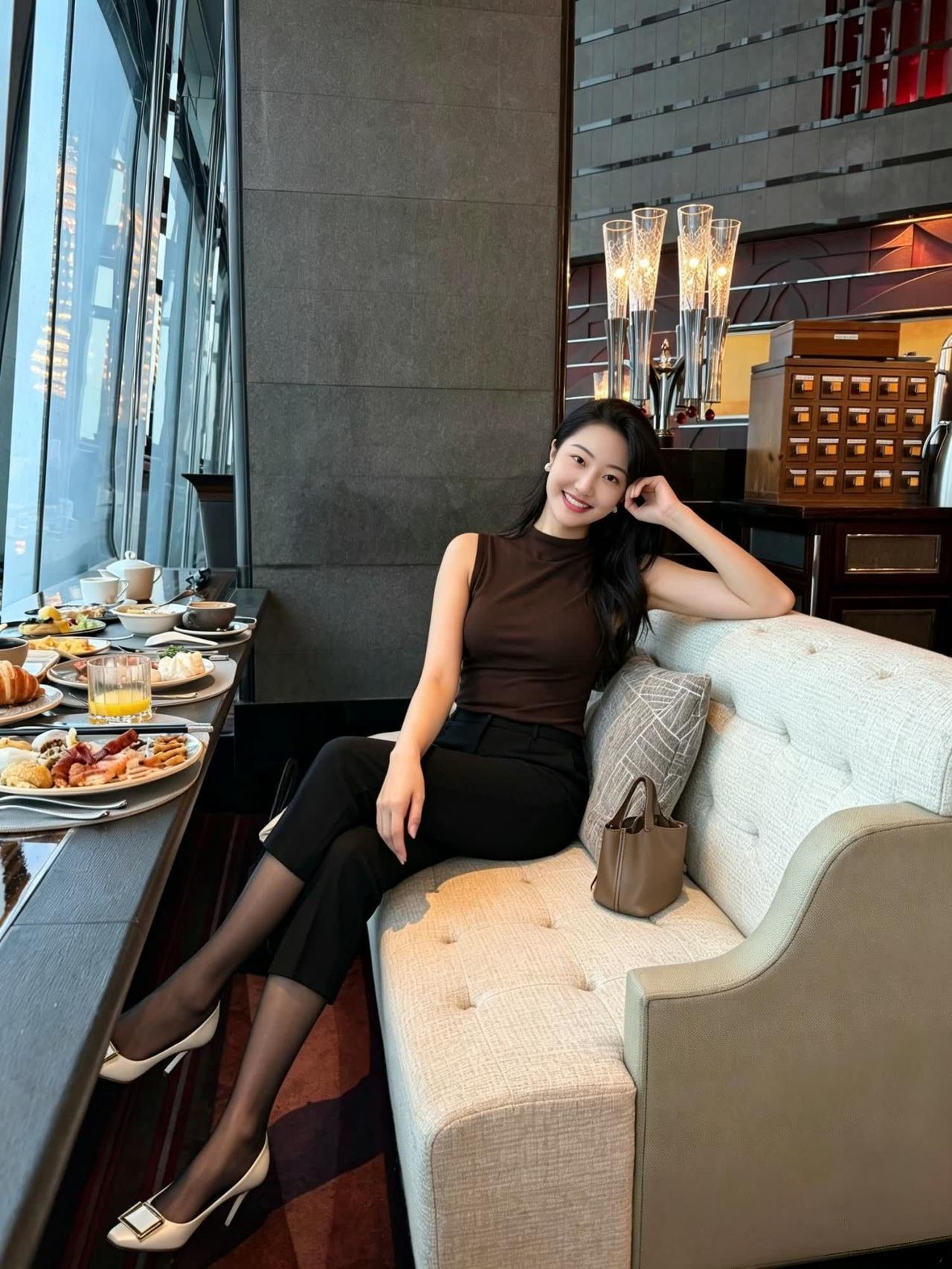 东边日出西边雨，你姐我是大美女。快分享你的御姐look松弛感拉满的一天松弛感