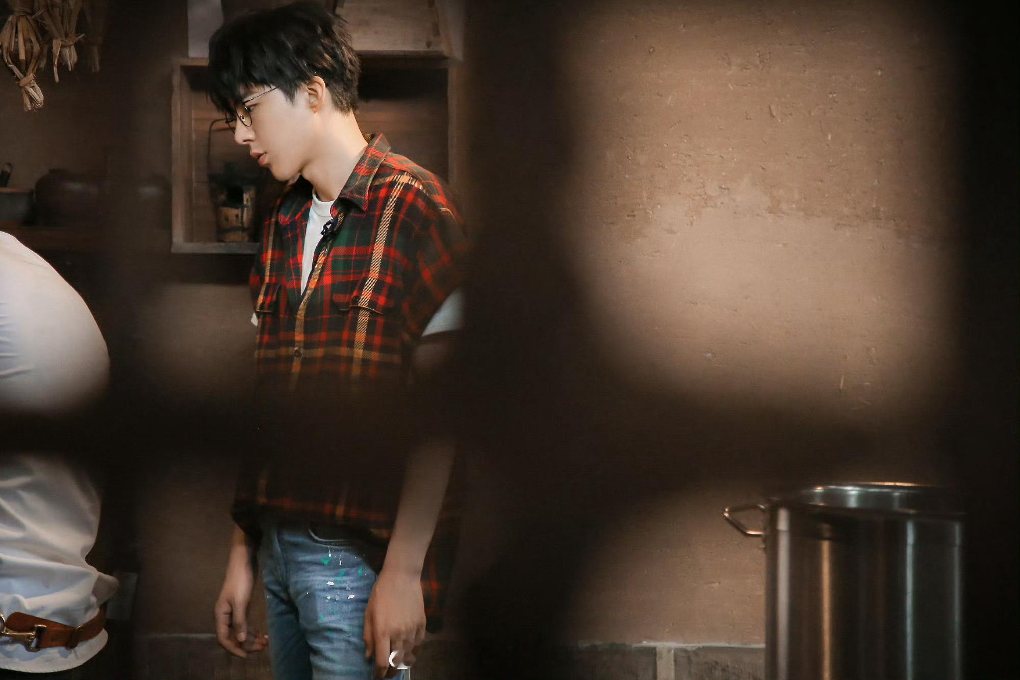 ||格子衬衫的温柔，藏在旧时光的角落，却依然能照亮每一个路过的人。刘宇宁小