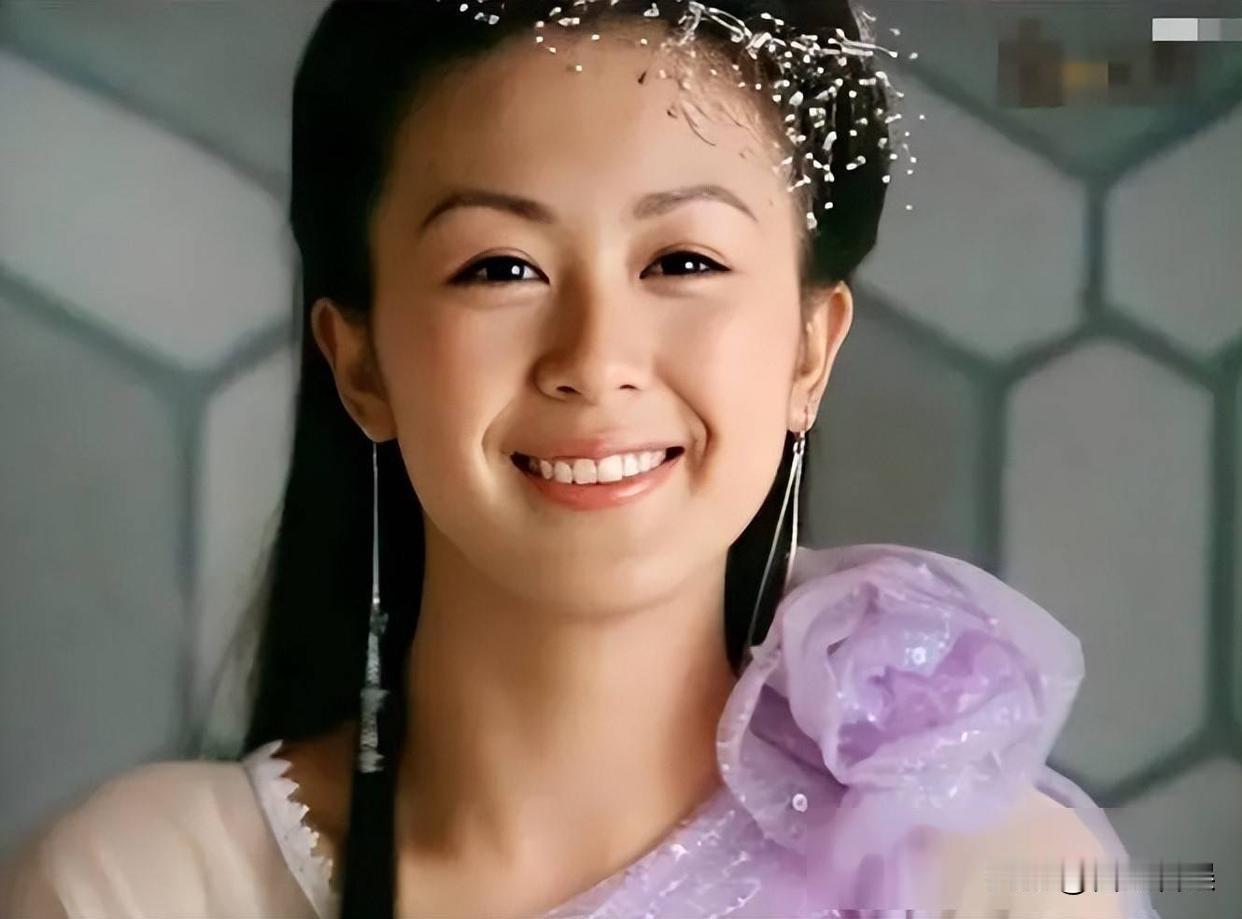45岁TVB女星唐宁，近况曝光！9月25号，许久没露面的TVB女星唐宁，冲