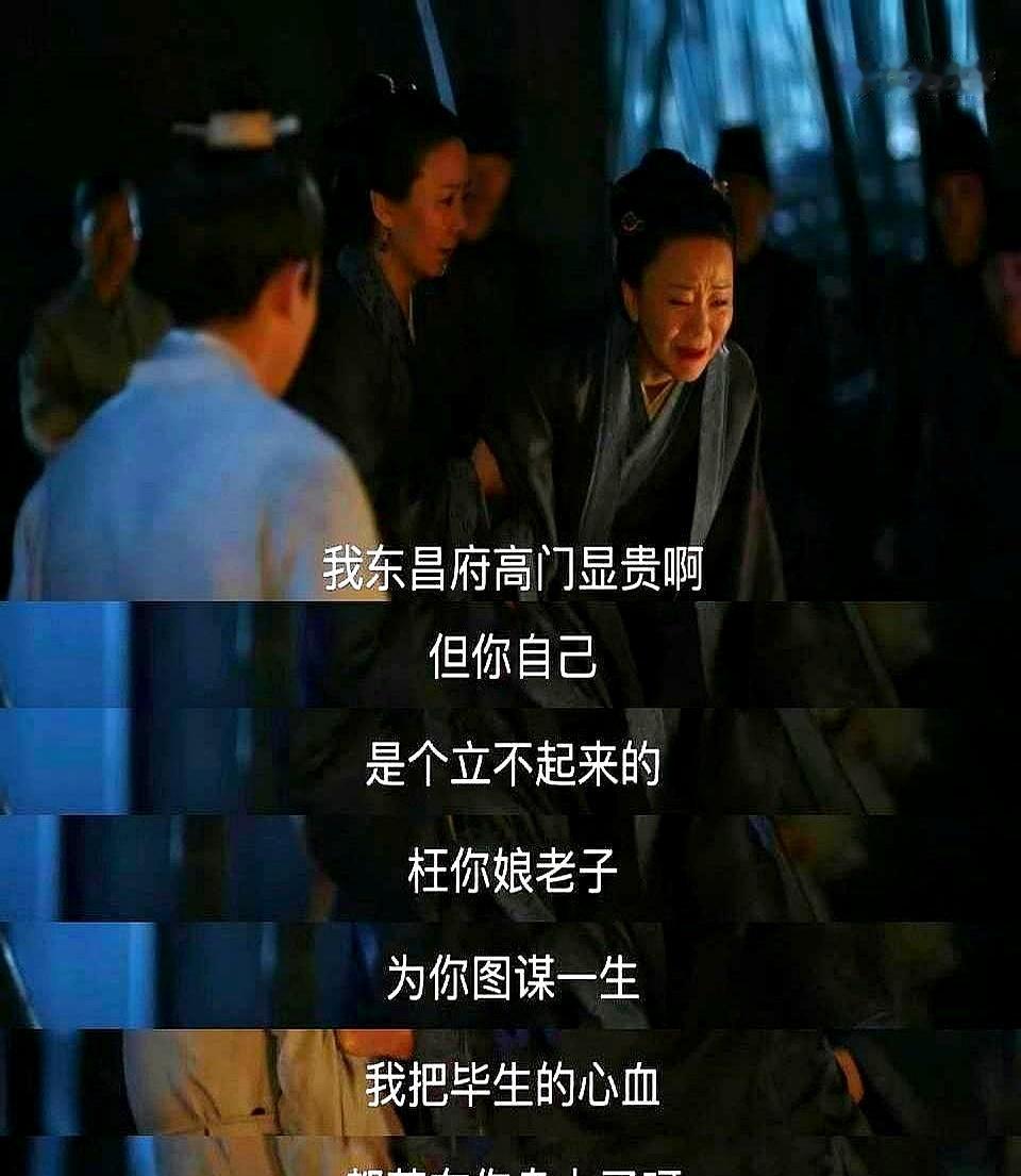 侯府最毒的女人。死了二十年。她一句话没说，却把所有活人都逼上了绝路。她就是