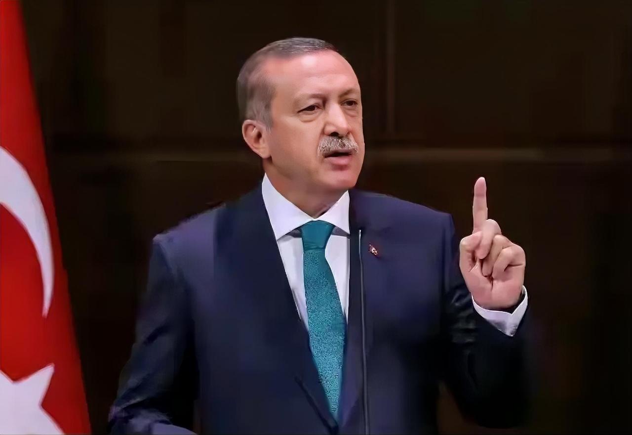 美国认怂了！据央视12月24号消息，美国刚刚以缺少专业人员为由，放弃此前高调宣