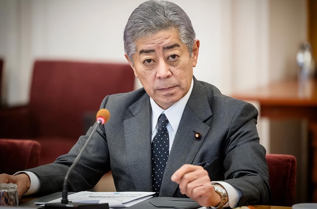 高市早苗嘴硬闯祸稀土断供，临时派温和派前外相访华求和，中方根本不吃这套日本政
