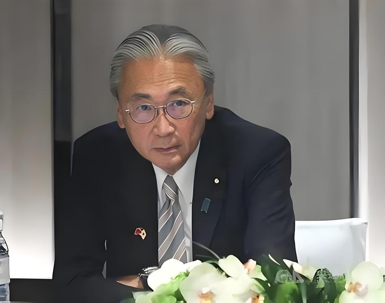 被中国制裁后，他会遇到什么？古屋圭司可能有点懵，咱们一纸制裁令下来，他的日子