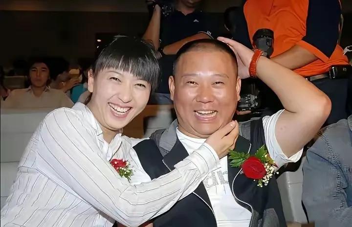 闫学晶饭局上撂了句狠话：“现在只交男性朋友。”满桌寂静。她补了句更扎心的：