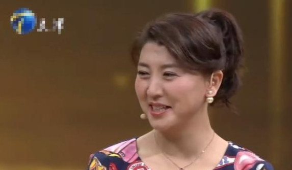 2016年，45岁的闫学晶发现自己意外怀孕了，她非常纠结，当时女儿林傲雪已经27