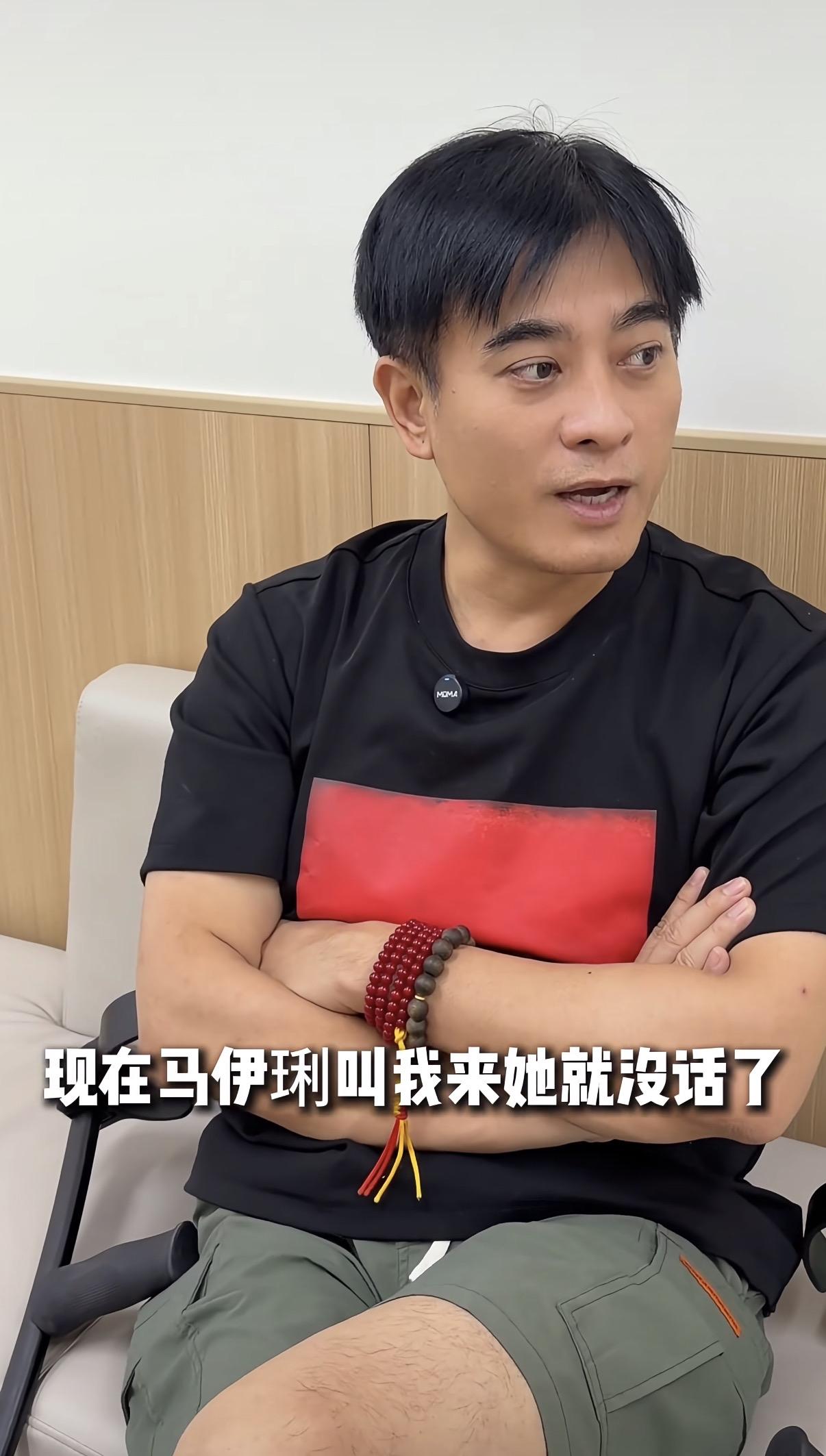 陈龙50岁了，还有妈妈带着检查身体，太幸福了。陈龙这次是去检查有没有甲亢，因为眼