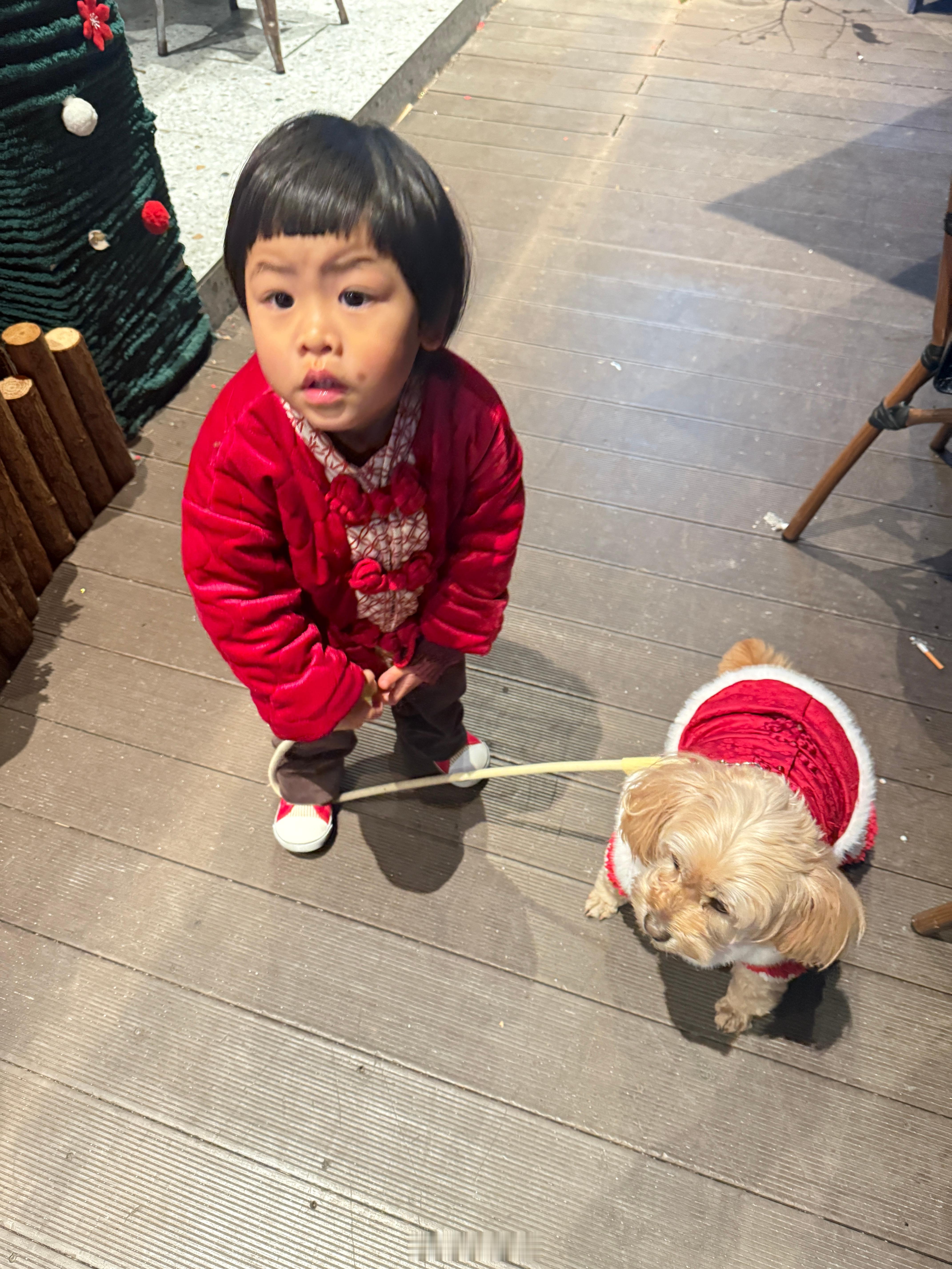 今天出门撞衫了