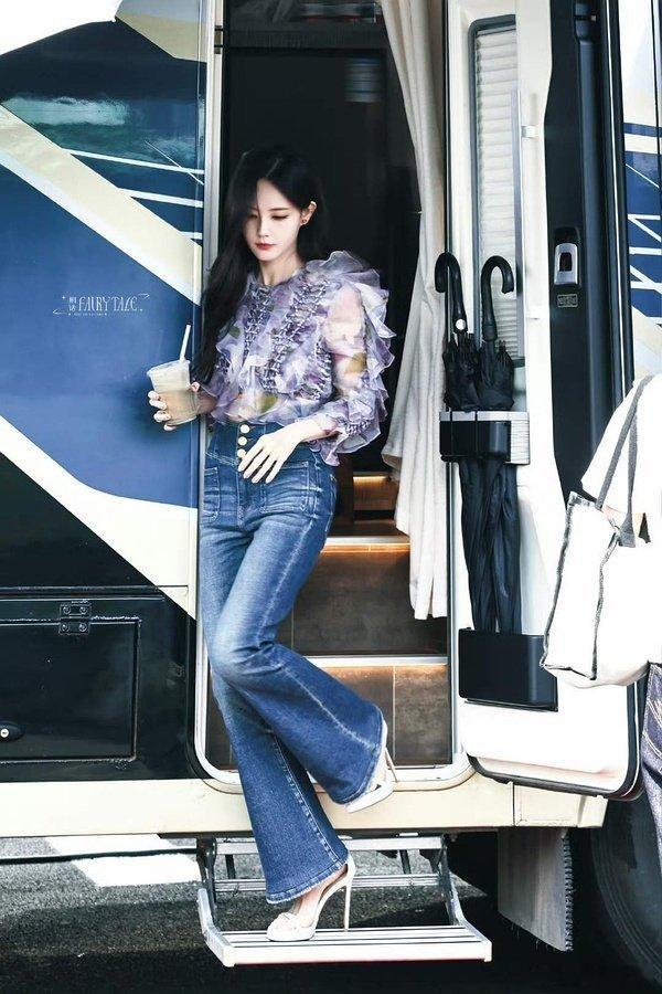 李一桐《美人余》路透，完全舒适区，美人多多穿漂亮衣服😖😖😖​