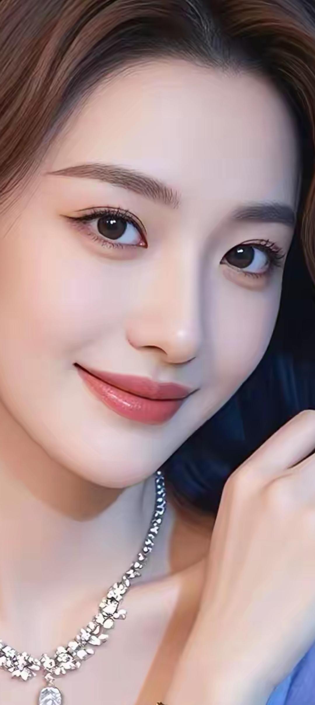 优雅微笑，闪耀珠宝，女神气质满满！💎✨