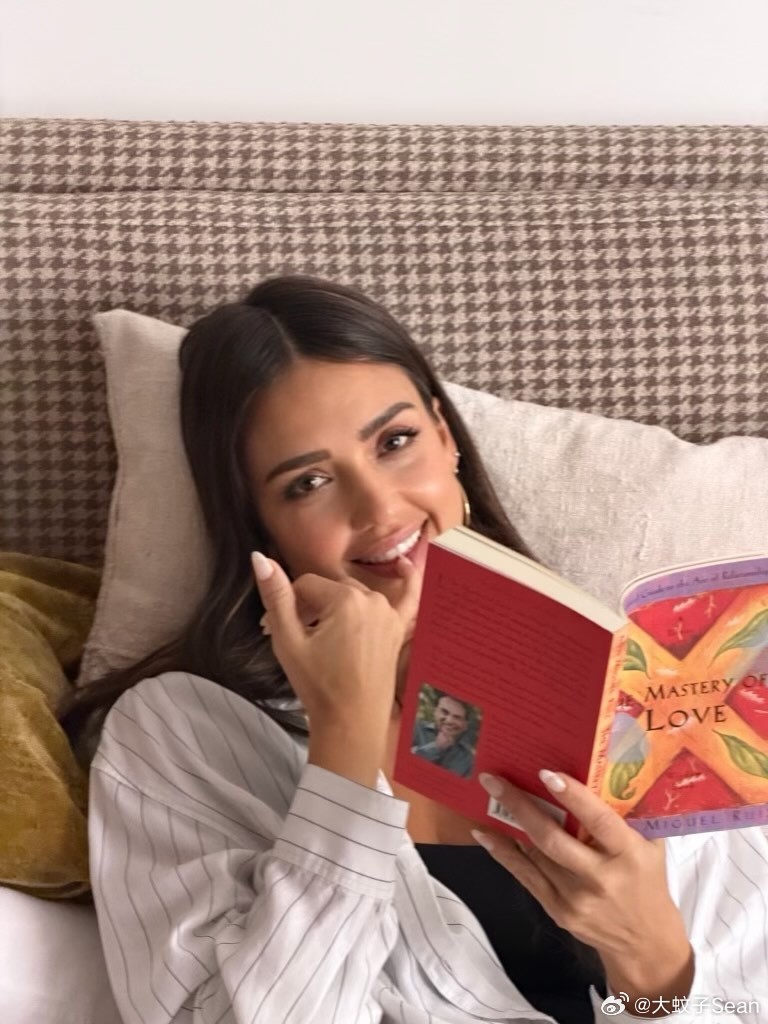 Jessicaalba杰西卡阿尔芭和男友DannyRamirez，来自Dan