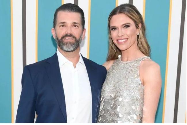 特朗普的长子47岁又订婚了，上一次的未婚妻是加州州长的前妻，被特朗普派到外国当大