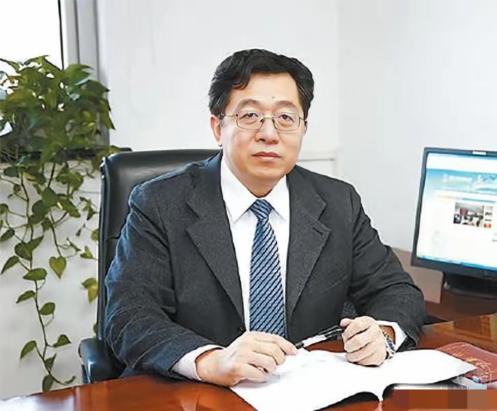 周志成，1963年6月22日，出生于北京市平谷区桥头营村，卫星总体技术专家、中国