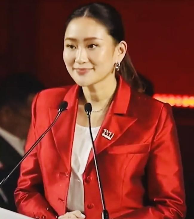 泰国宪法法院裁定总理佩通坦有罪，宣布解除其总理职务。裁定文件显示，在泰
