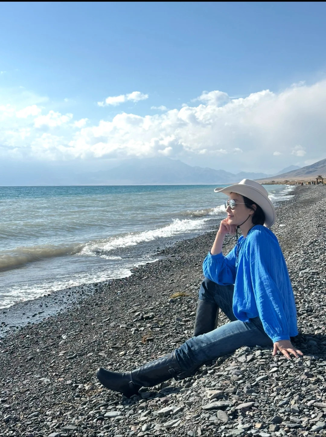 张可颐去新疆游玩啦，人和景都太美了！​​​