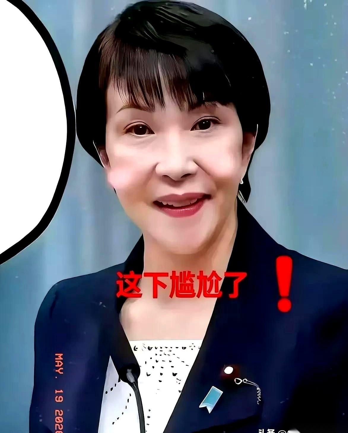 日本的准航母“加贺”号，甲板刚刷上耐高温涂层，舰首削得方方正正，就等着美军的F-