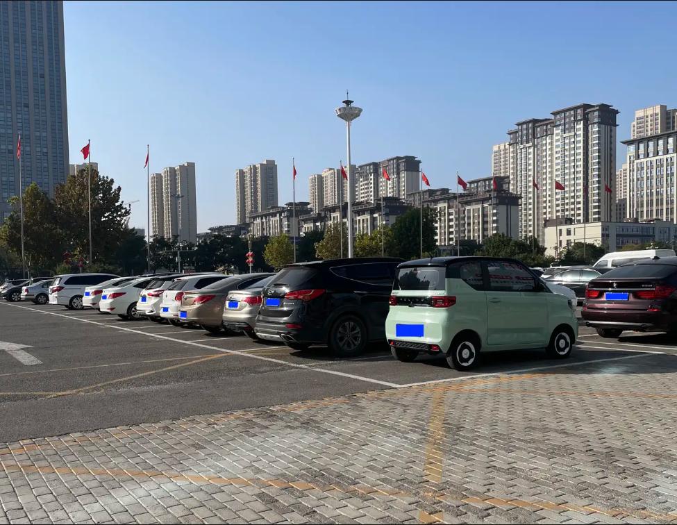 我咬牙买了车，相亲不再被鄙视！可朋友买房赔光首付，我才惊醒…前几年，我信了一句