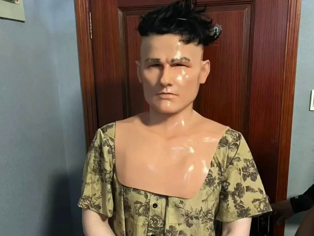 啥情况？有人竟然戴着“人皮面具”作案！自以为换了副“面孔”盗窃就可以瞒天过海
